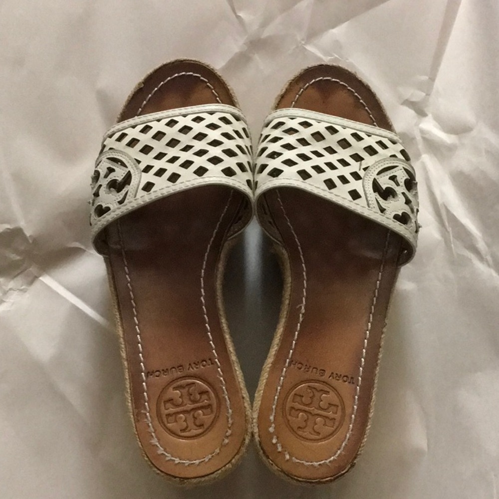 Tory Burch thatched wedge perforated white wedges